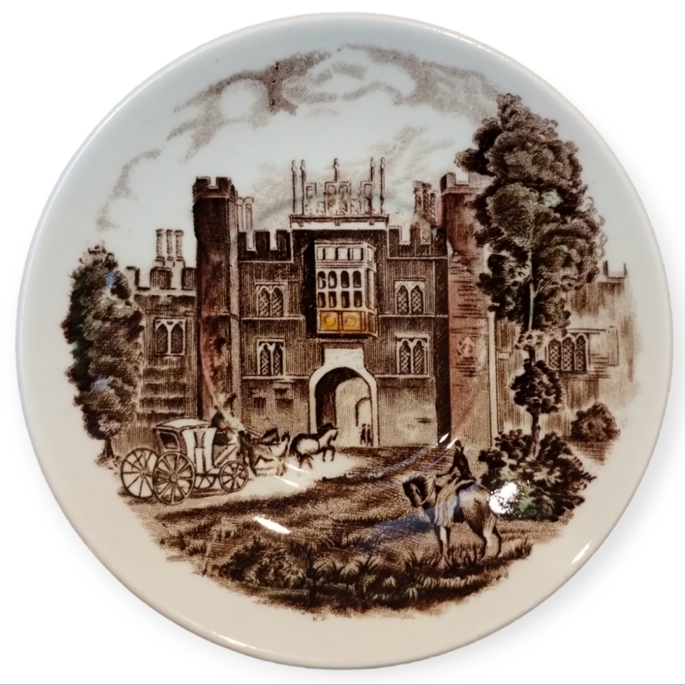 🎉 HP 🎉 Vintage Johnson Brothers "Hampton Court Palace" Saucer